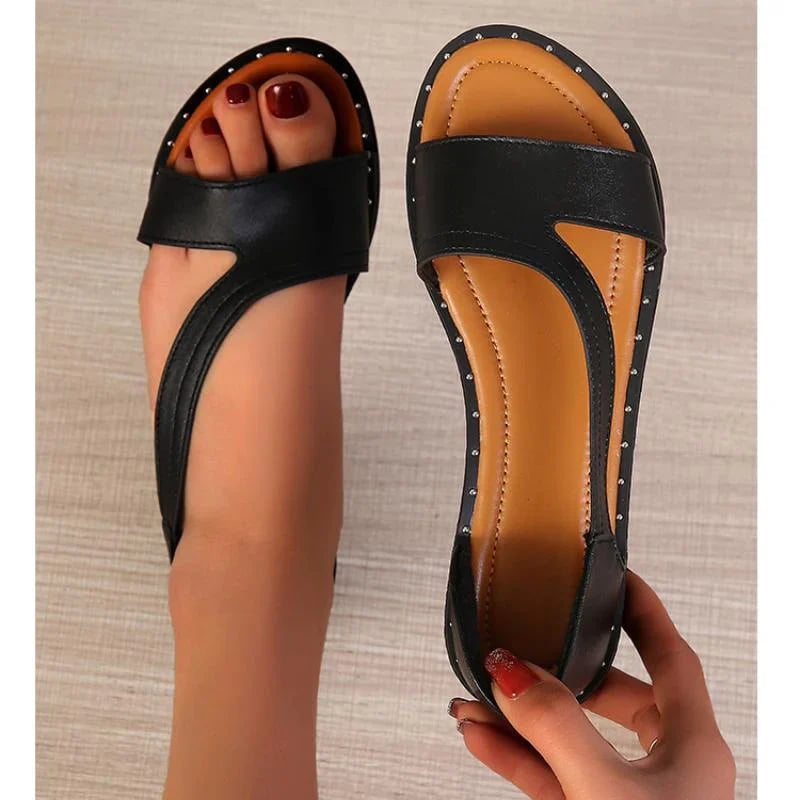 Flache Fischmaul-Sandalen mit Nieten und offenem Zehenbereich – ergonomische Passform mit Fußgewölbeunterstützung